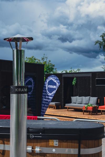 Denna oas erbjuder ett varmt och ett kallt badtunna | Kirami badtunnor