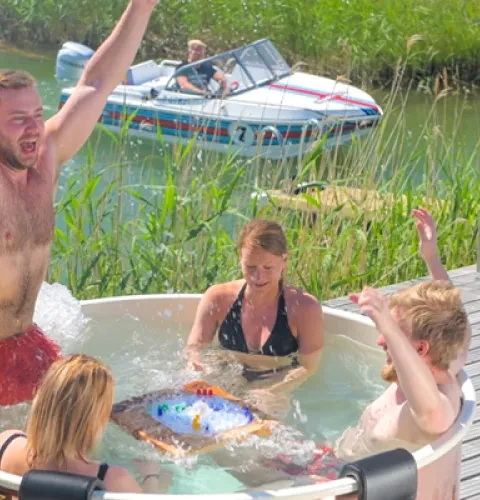 I midsommar man badar, trollar och bastar | Kirami