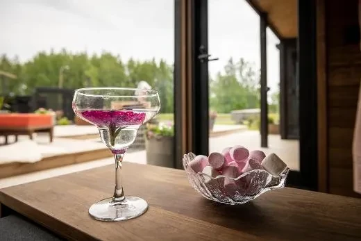 The lounge's large windows connect you to nature | Kirami FinVision® -lounge M Misty