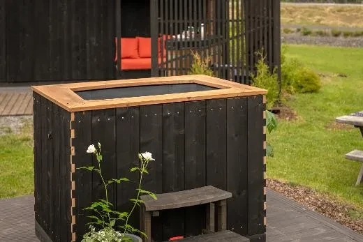 The tub’s paneling is made from recyclable and eco-friendly materials.