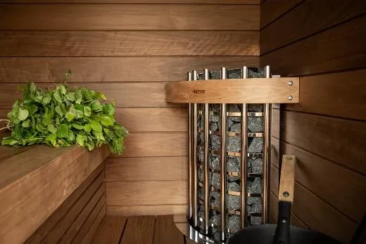 Kirami FinVision® -sauna S Misty – in the quiet of an outdoor sauna, whisking and soft steam help you leave the day behind and find calm.