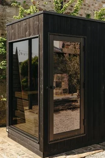 The large panoramic window brings the surrounding nature closer | Kirami FinVision® -sauna S Misty
